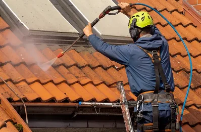 Démoussage et hydrofuge de toiture à Yoncq